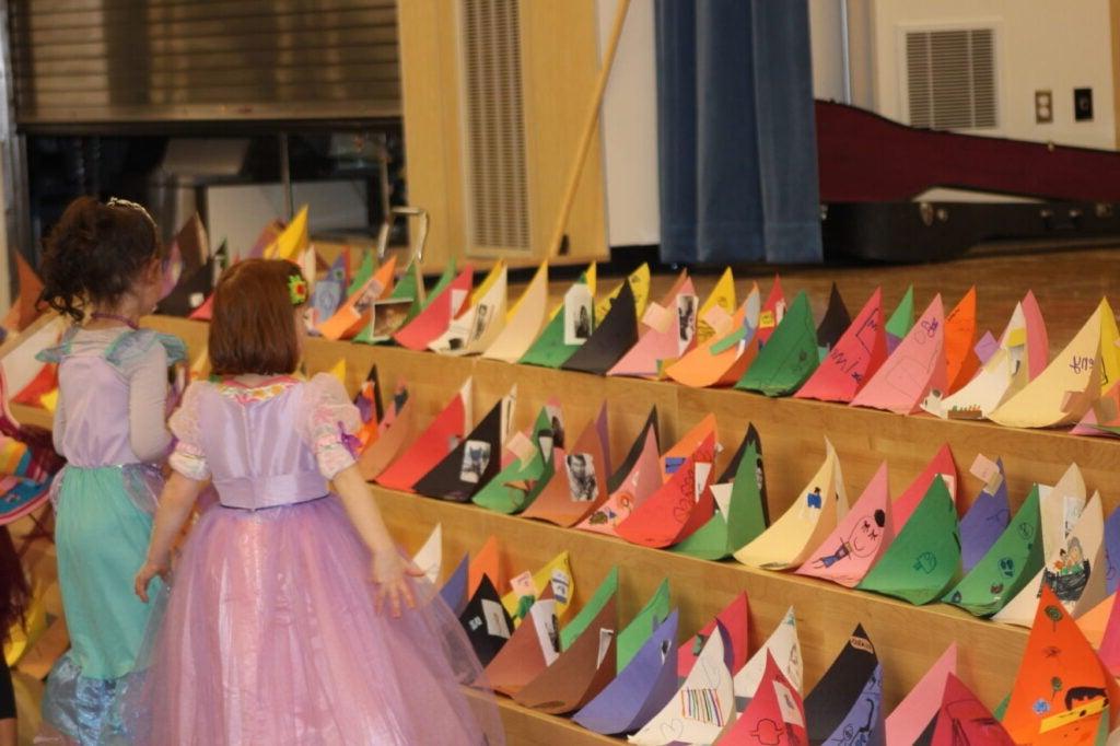 Young students explore display at festival de noche de muertos